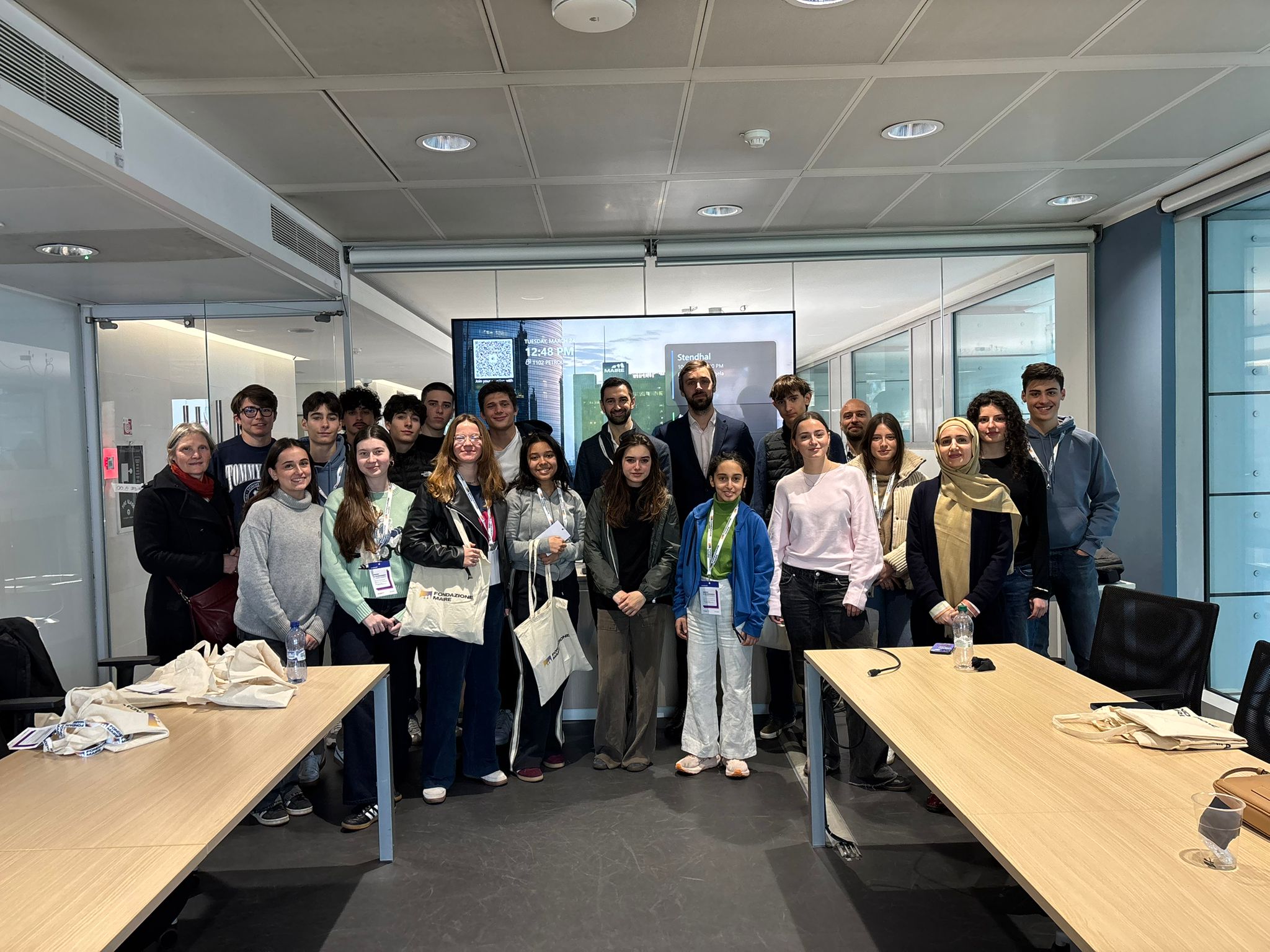 Energy transition, hydrogen and complexity: students from Milan’s Liceo Stendhal become explorers for a day